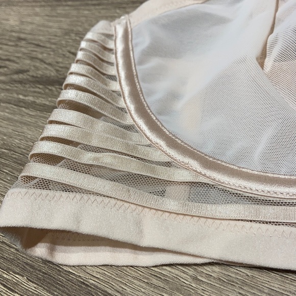 Victoria’s Secret Lace Bra 38DD New NWT sports - Picture 3 of 11